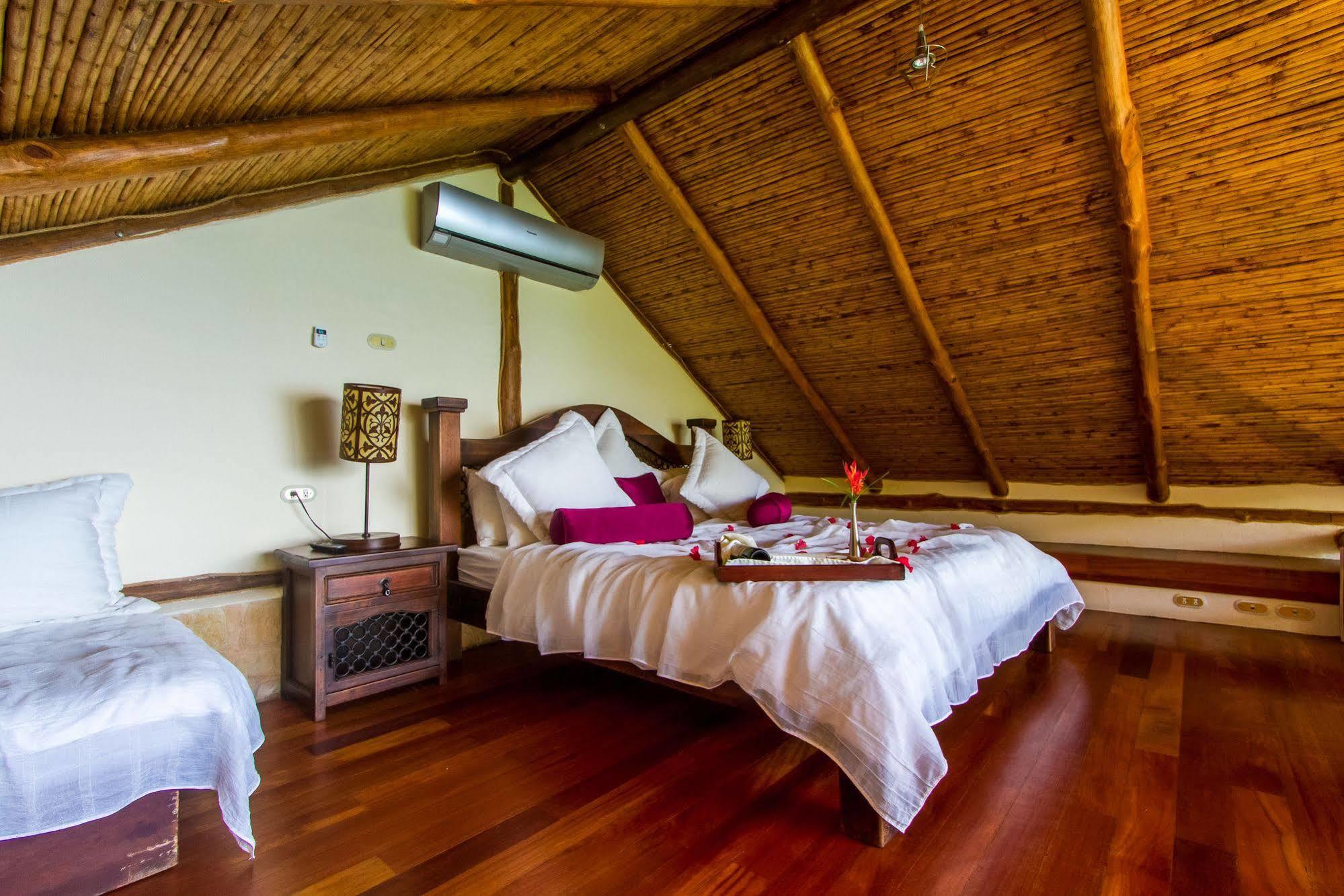 Issimo Suites Boutique Hotel & Spa - Adults Only Manuel Antonio Eksteriør bilde