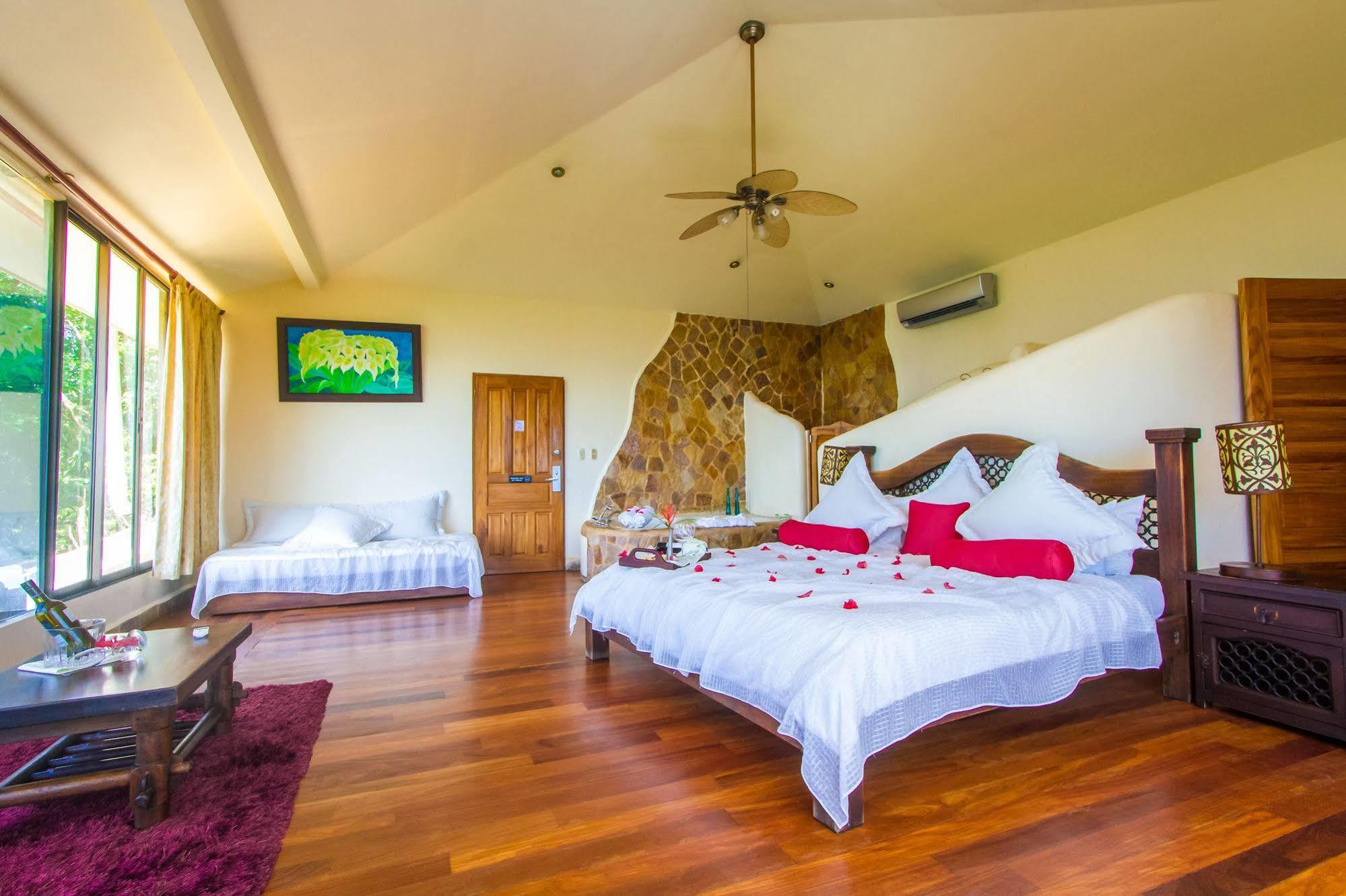 Issimo Suites Boutique Hotel & Spa - Adults Only Manuel Antonio Eksteriør bilde